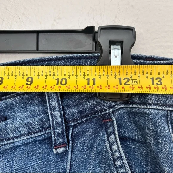 Authentic Gap 1969 Mid-Weight High Rise Trouser Jesns Women’s Size 2/26 - Picture 9 of 11